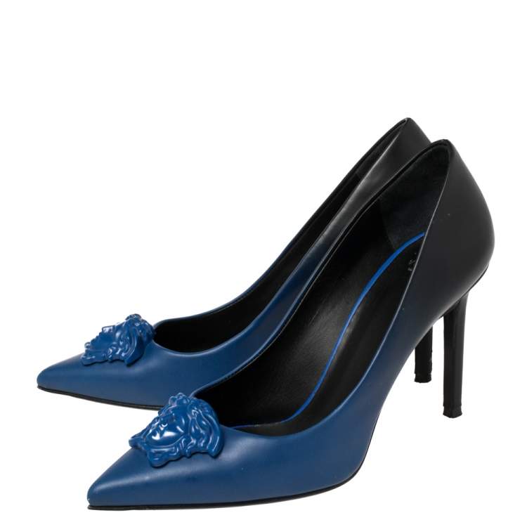 مملوكة مسبقًا Versace Blue Leather Medusa Pointed Toe Pumps Size 36