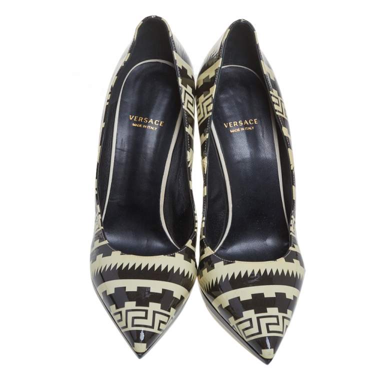 Pre Owned Versace Off White/Light Black Patent Leather Pointed Toe Pumps Size 39