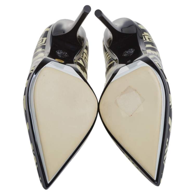 Pre Owned Versace Off White/Light Black Patent Leather Pointed Toe Pumps Size 39