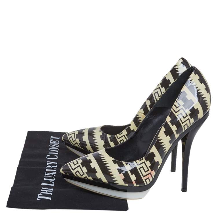 Pre Owned Versace Off White/Light Black Patent Leather Pointed Toe Pumps Size 39