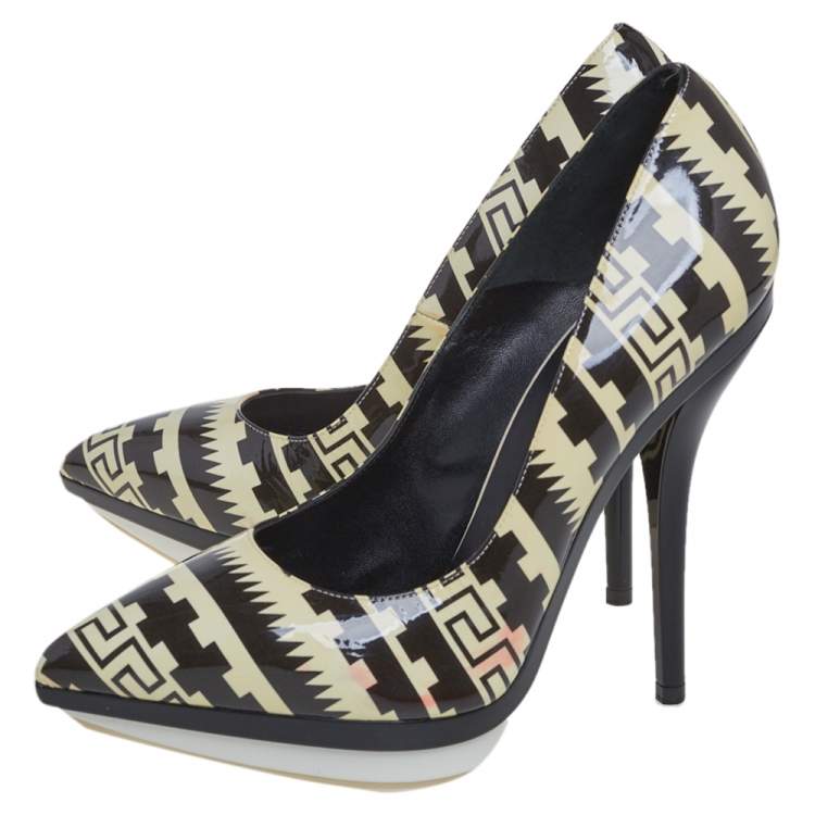 Pre Owned Versace Off White/Light Black Patent Leather Pointed Toe Pumps Size 39