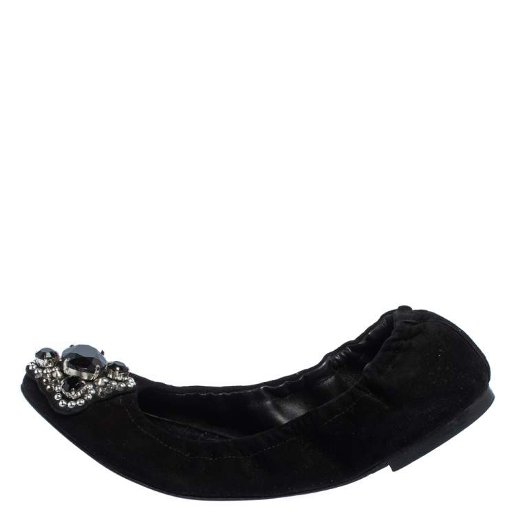 مملوكة مسبقًا Versace Black Suede Embellished Scrunch Ballet Flats Size 36