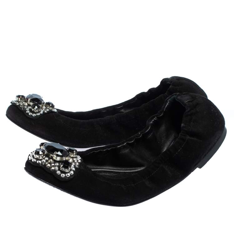 مملوكة مسبقًا Versace Black Suede Embellished Scrunch Ballet Flats Size 36