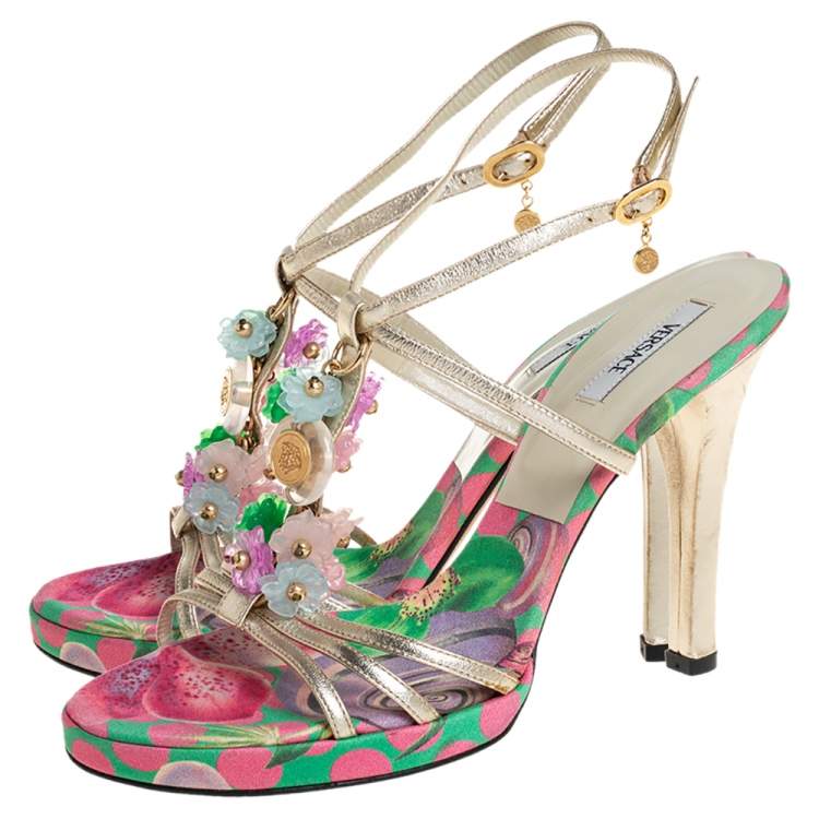 Pre Owned Versace Metallic Gold Leather Flower Detail T-Strap Sandals Size 38.5