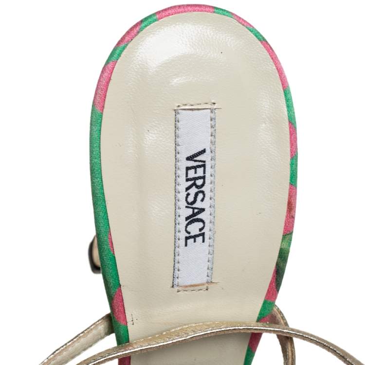 Pre Owned Versace Metallic Gold Leather Flower Detail T-Strap Sandals Size 38.5