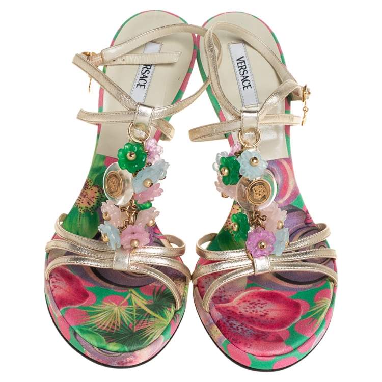 Pre Owned Versace Metallic Gold Leather Flower Detail T-Strap Sandals Size 38.5