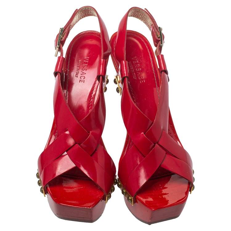 مملوكة مسبقًا Versace Red Patent Leather Platform Sandals Size 35