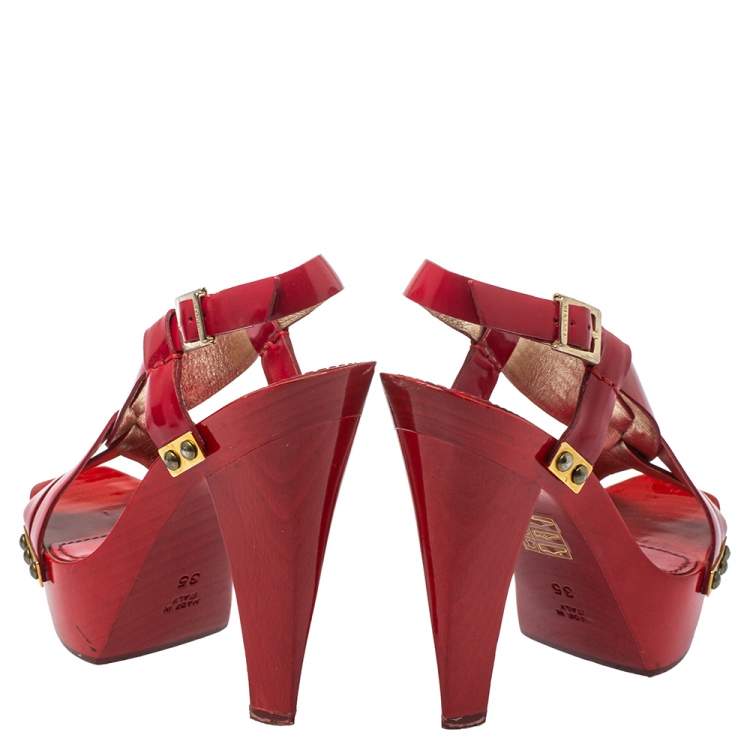 مملوكة مسبقًا Versace Red Patent Leather Platform Sandals Size 35