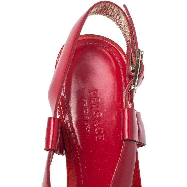 مملوكة مسبقًا Versace Red Patent Leather Platform Sandals Size 35
