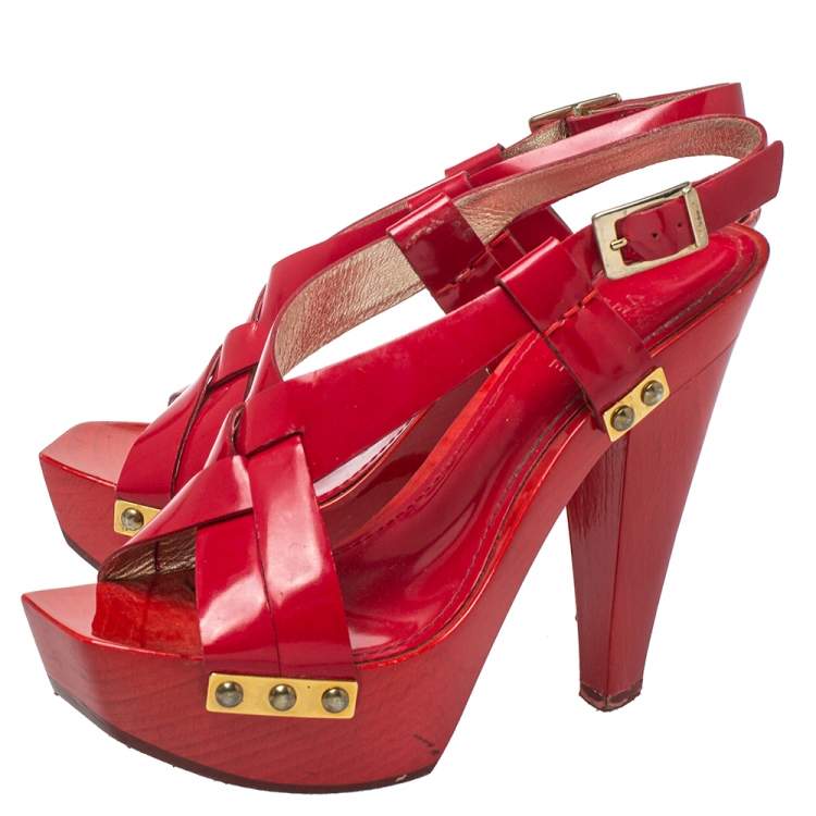 مملوكة مسبقًا Versace Red Patent Leather Platform Sandals Size 35