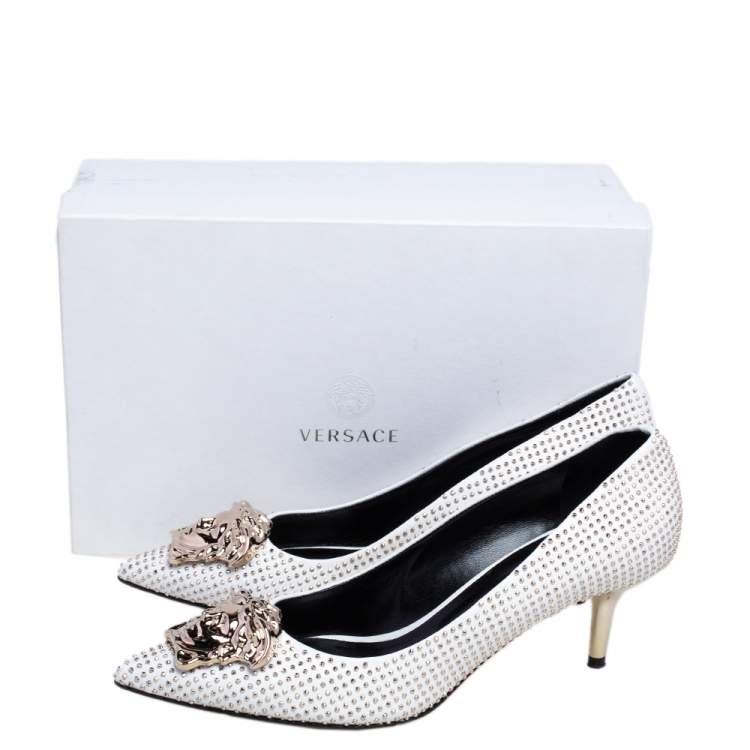 Pre Owned Versace White/Gold Leather Studded Medusa Pumps Size 39