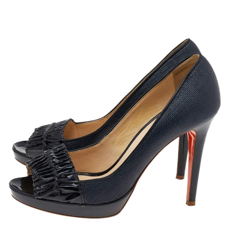 Pre Owned Versace Navy Blue/Black Raffia And Patent Leather Peep Toe Pumps Size 38