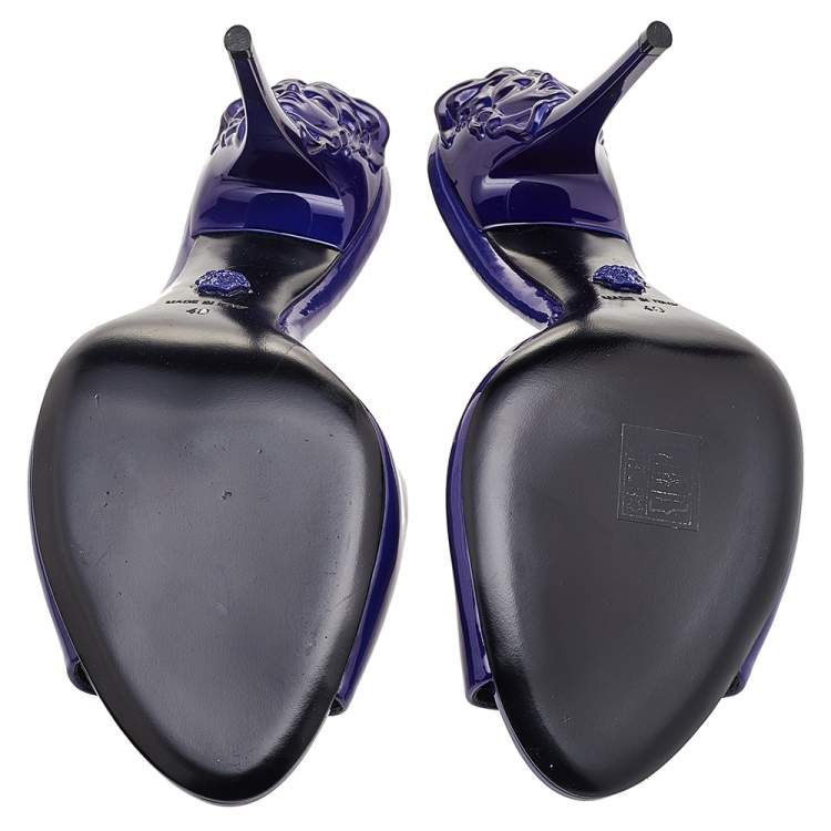 مملوكة مسبقًا Versace Blue Patent Leather Medusa Heels Mule Sandals Size 40