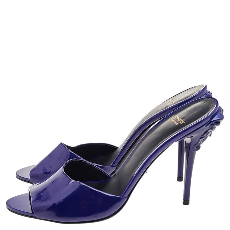 مملوكة مسبقًا Versace Blue Patent Leather Medusa Heels Mule Sandals Size 40