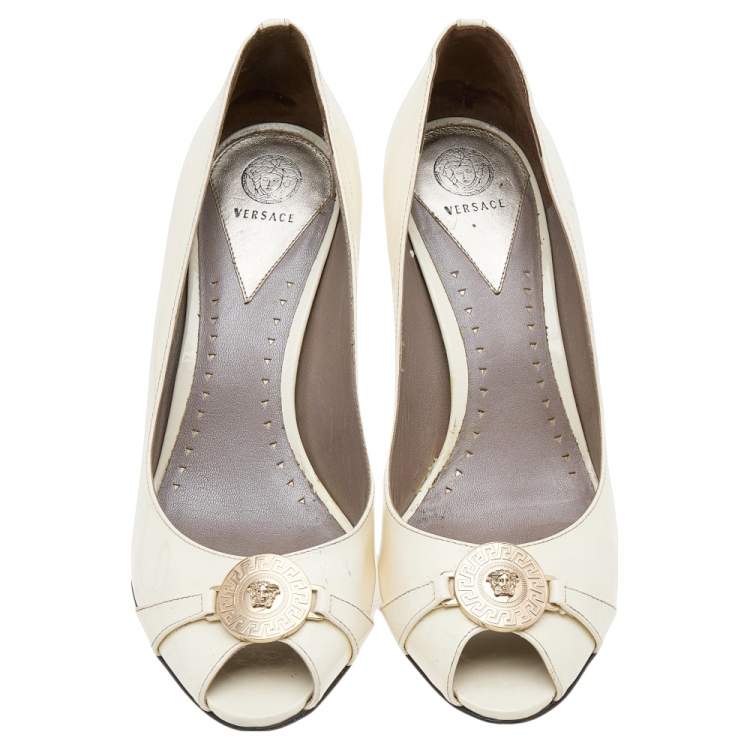 Pre Owned Versace Cream Patent Leather Medusa Peep Toe Pumps Size 37.5