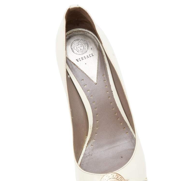 Pre Owned Versace Cream Patent Leather Medusa Peep Toe Pumps Size 37.5