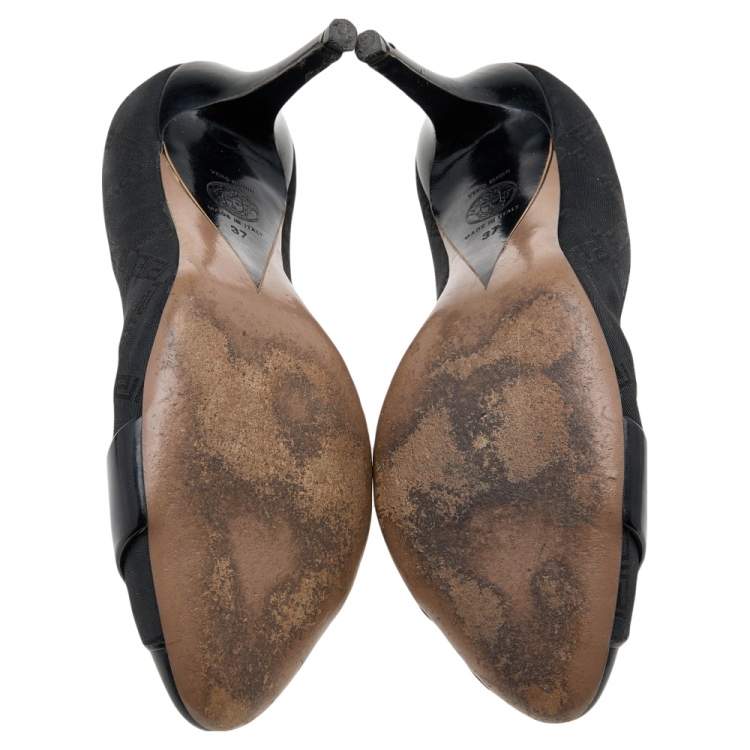 مملوكة مسبقًا Versace Black Fabric And Patent Leather Medusa Pumps Size 37