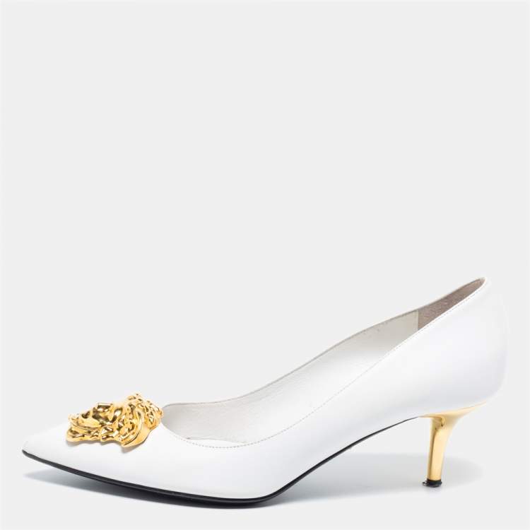 Pre Owned Versace White Leather Medusa Pointed Pumps Size 39