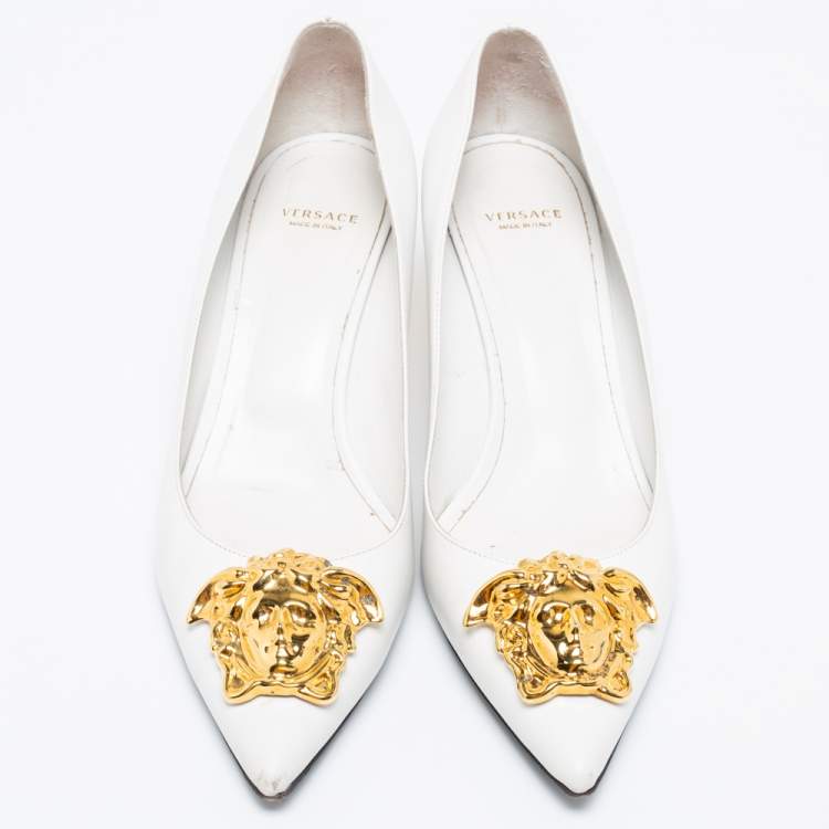 Pre Owned Versace White Leather Medusa Pointed Pumps Size 39