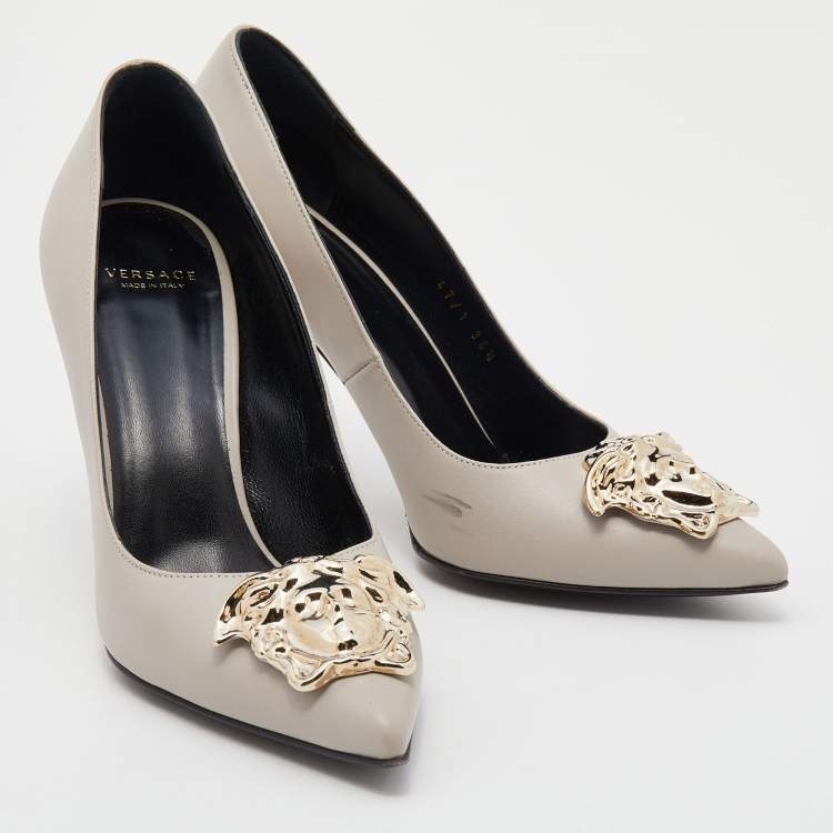 Pre Owned Versace Grey Leather Medusa Pointed Toe Pumps Size 36.5