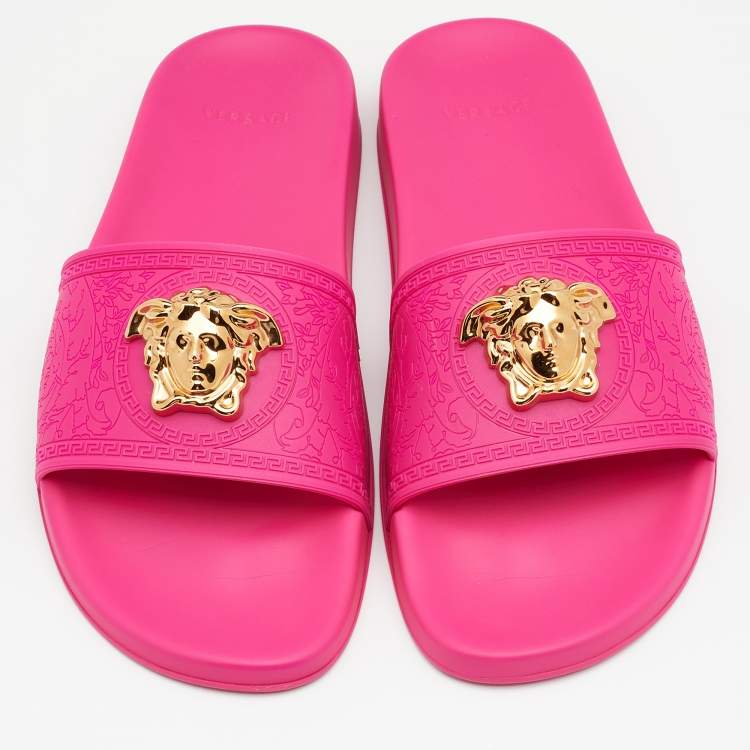مملوكة مسبقًا Versace Fuchsia Rubber Palazzo Pool Slides Size 41