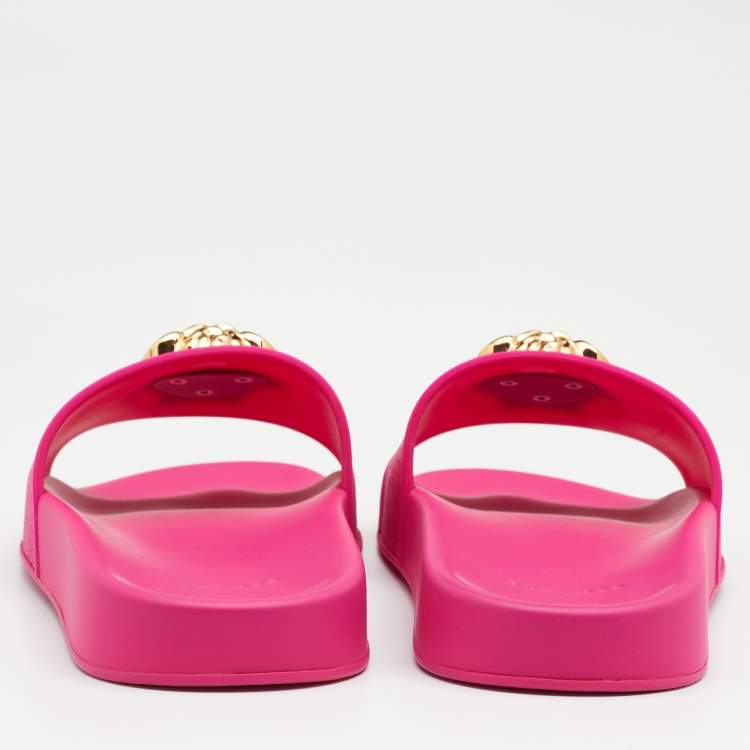 مملوكة مسبقًا Versace Fuchsia Rubber Palazzo Pool Slides Size 41