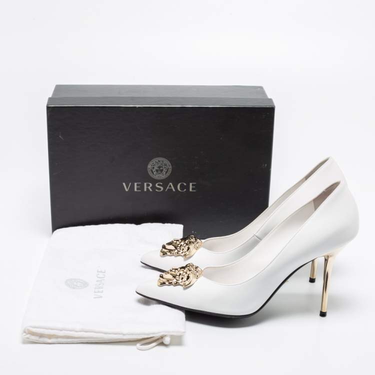 Pre Owned Versace White Leather Medusa Pointed Toe Pumps Size 39.5