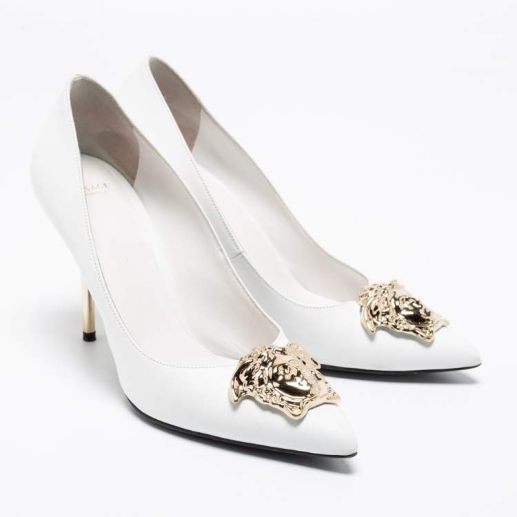 Pre Owned Versace White Leather Medusa Pointed Toe Pumps Size 39.5