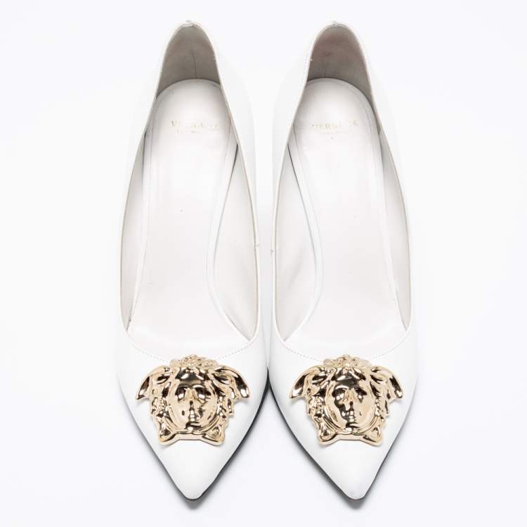 Pre Owned Versace White Leather Medusa Pointed Toe Pumps Size 39.5