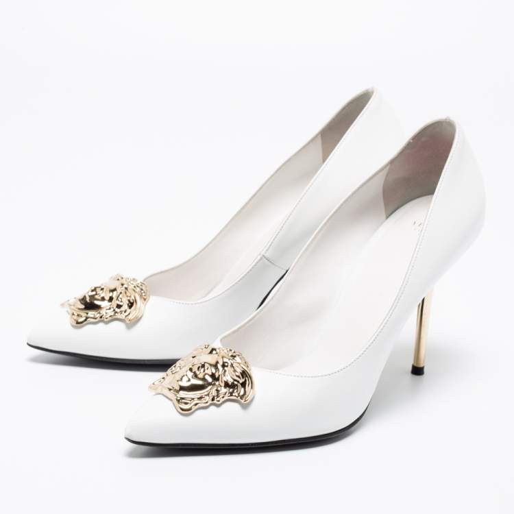 Pre Owned Versace White Leather Medusa Pointed Toe Pumps Size 39.5