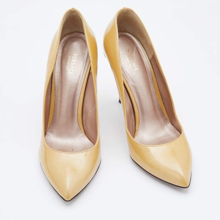 Pre Owned Versace Light Yellow Patent Leather Pointed Toe Pumps Size 38