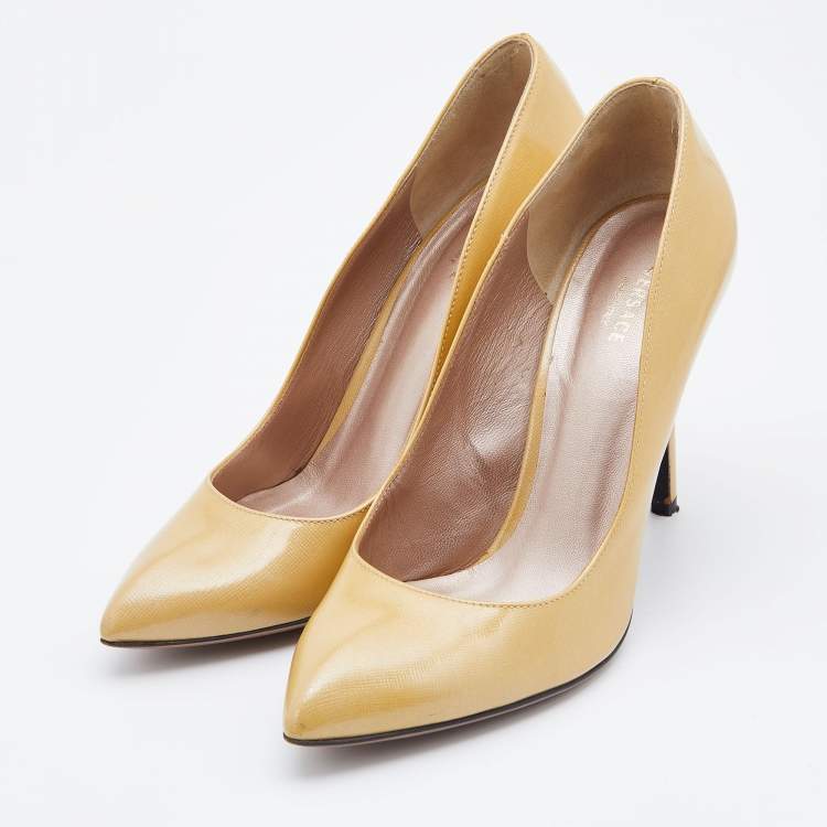 Pre Owned Versace Light Yellow Patent Leather Pointed Toe Pumps Size 38