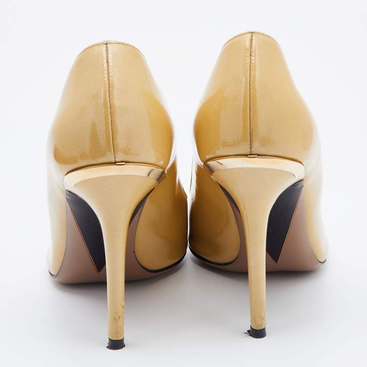 Pre Owned Versace Light Yellow Patent Leather Pointed Toe Pumps Size 38
