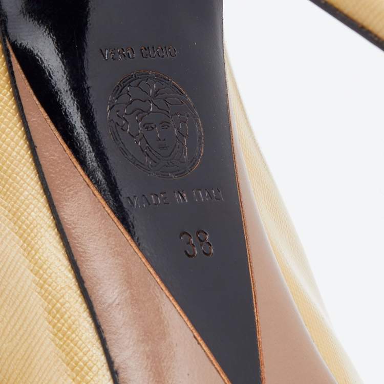 Pre Owned Versace Light Yellow Patent Leather Pointed Toe Pumps Size 38