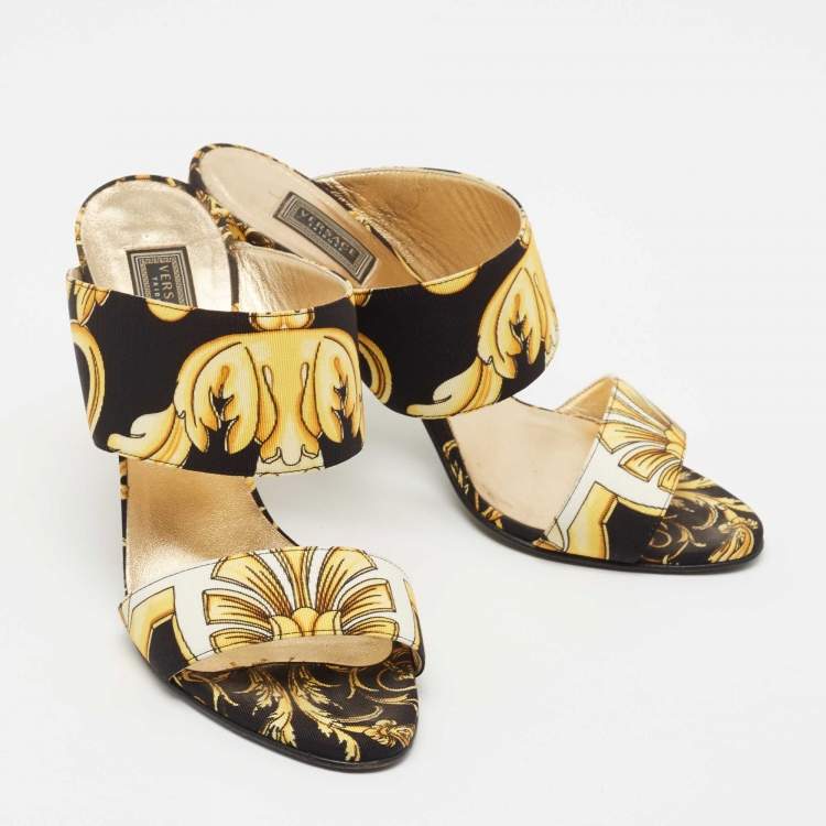 Pre Owned Versace Black/White Canvas Flower Print Slide Sandals Size 37