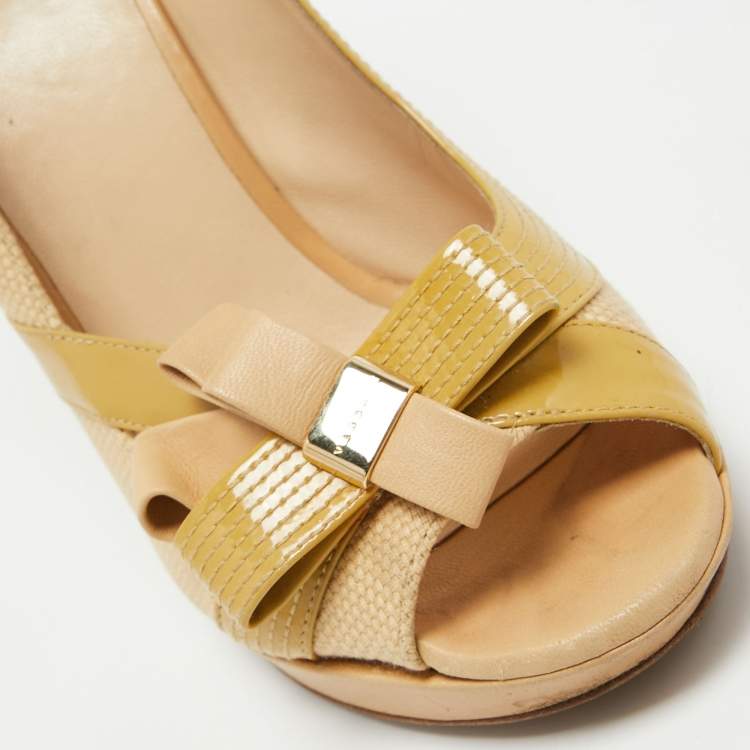 Pre Owned Versace Beige/Yellow Raffia And Patent Leather Peep Toe Pumps Size 39