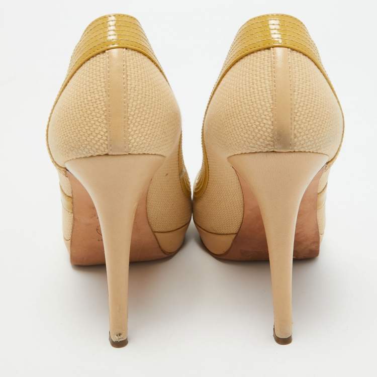 Pre Owned Versace Beige/Yellow Raffia And Patent Leather Peep Toe Pumps Size 39