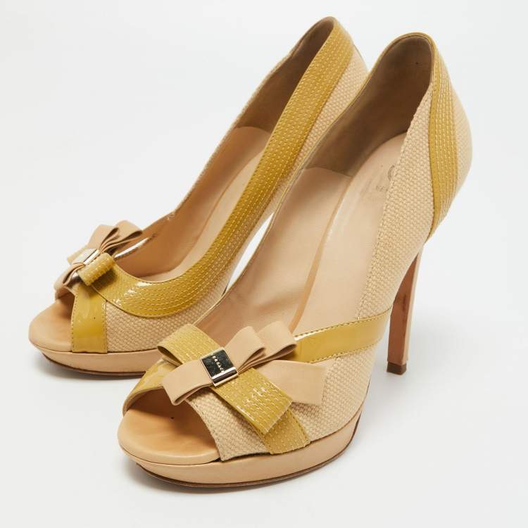 Pre Owned Versace Beige/Yellow Raffia And Patent Leather Peep Toe Pumps Size 39