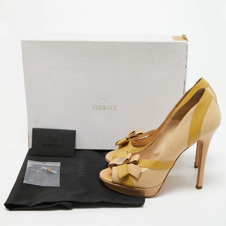 Pre Owned Versace Beige/Yellow Raffia And Patent Leather Peep Toe Pumps Size 39
