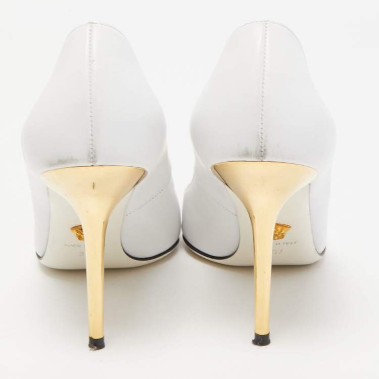 Pre Owned Versace White Leather Medusa Pointed Toe Pumps Size 37