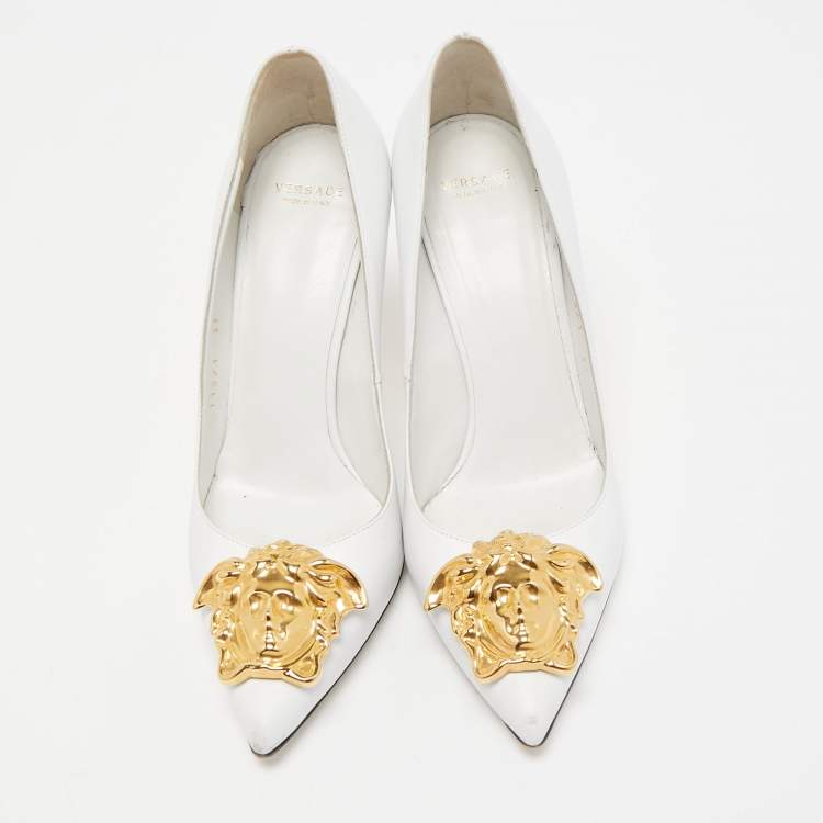 Pre Owned Versace White Leather Medusa Pointed Toe Pumps Size 37