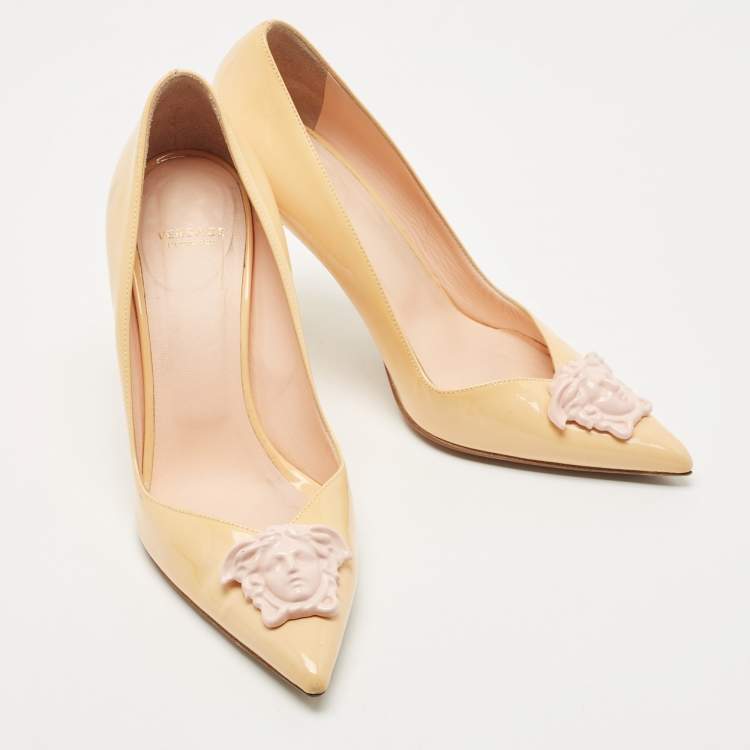 Pre Owned Versace Beige Patent Leather Medusa Pumps Size 37