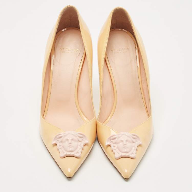 Pre Owned Versace Beige Patent Leather Medusa Pumps Size 37
