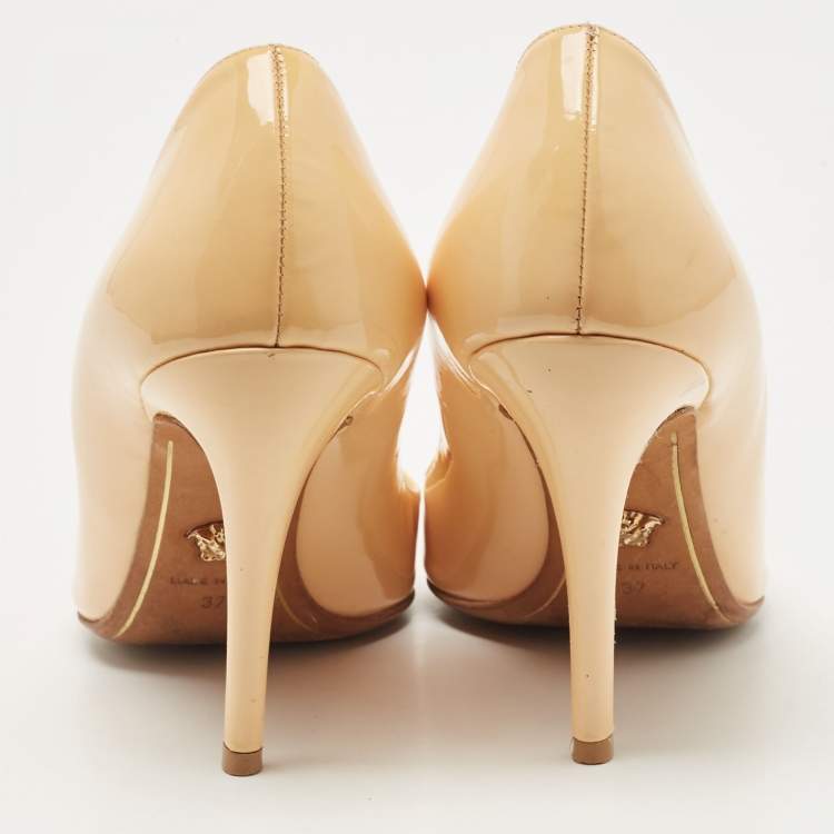 Pre Owned Versace Beige Patent Leather Medusa Pumps Size 37