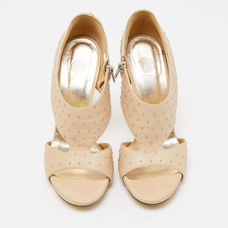 Pre Owned Versace Beige Studded Leather Crystal Embellished Heel Platform Sandals Size 37