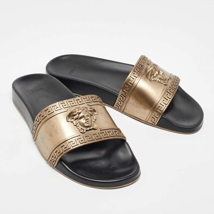 مملوكة مسبقًا Versace Gold Rubber Medusa Head Flat Slides Size 42
