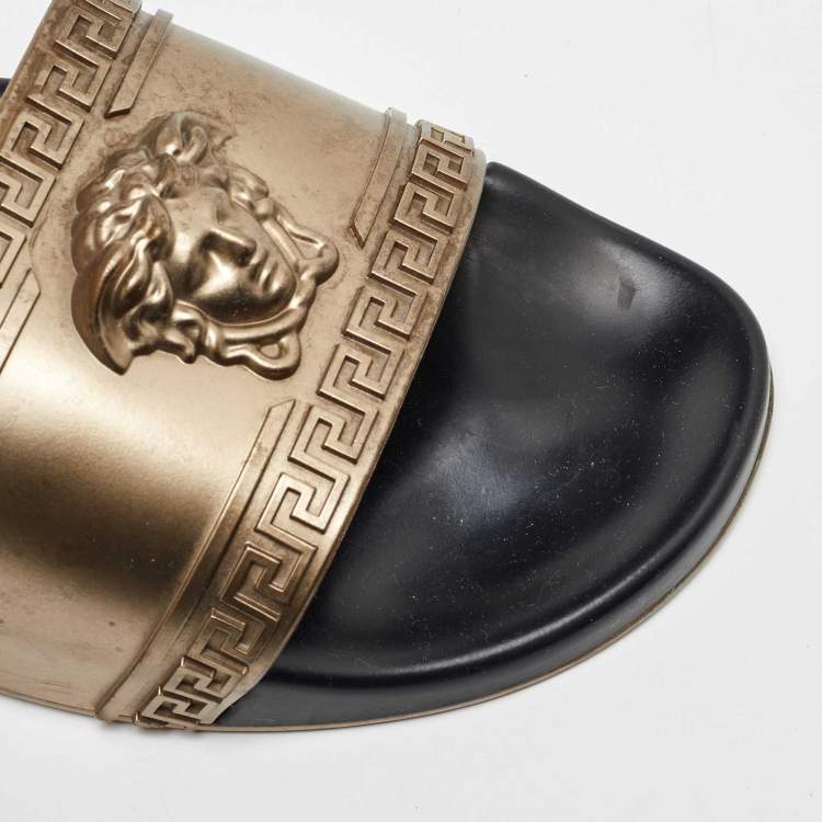 مملوكة مسبقًا Versace Gold Rubber Medusa Head Flat Slides Size 42