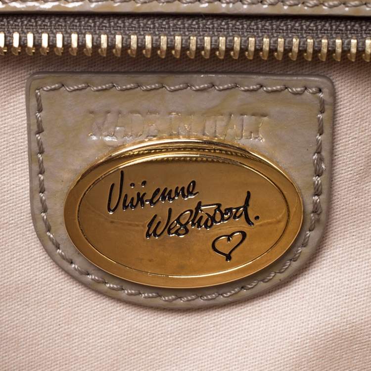 Pre Owned Vivienne Westwood Beige Ostrich Embossed Ebury Chain Clutch