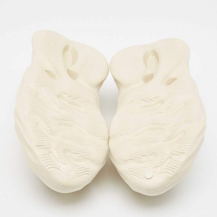 Pre Owned Yeezy x Adidas Cream Rubber Foam RNNR Sand Sneakers Size 37