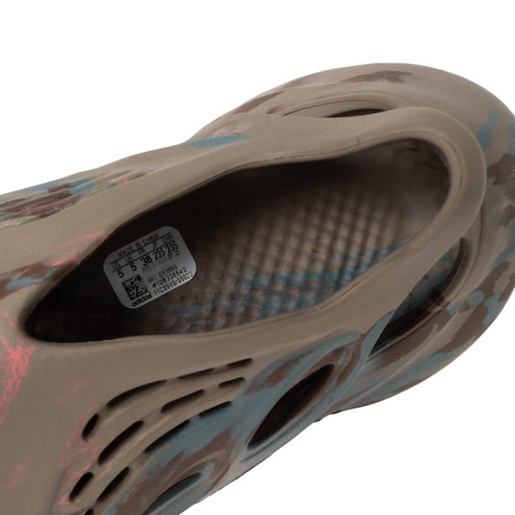 Pre Owned Yeezy Multicolor Rubber Foam Runner MX Sand Grey Sneakers FR 38